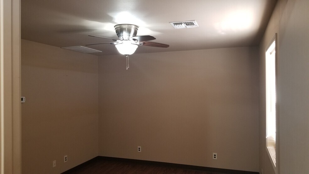 More Photos Of 3701 US Highway 81, Marlow Warehouse For Lease