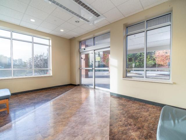 More Photos Of 10 Timberview Ln, Russell Medical For Sale