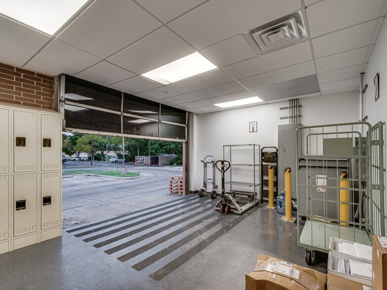 More Photos Of 689 Airport Fwy, Hurst Office For Lease