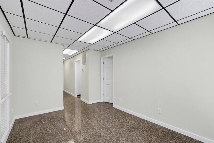 More Photos Of 1801 N Meridian Rd, Tallahassee Office For Lease