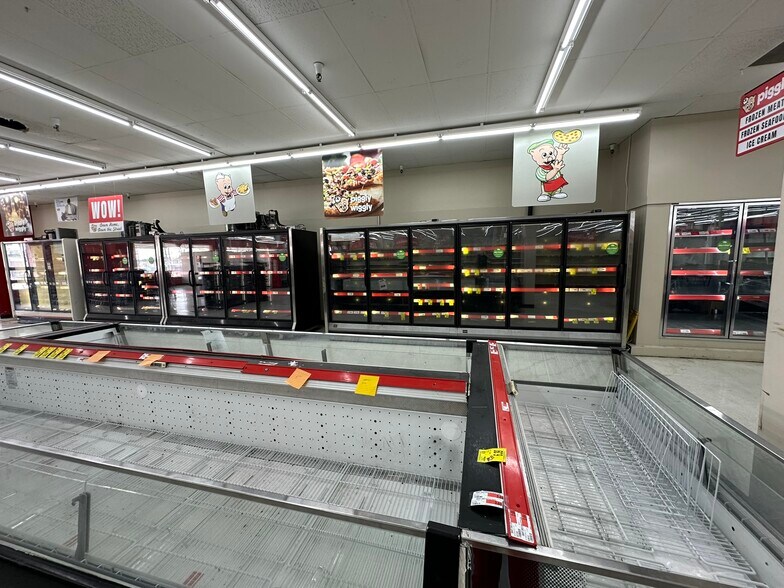 More Photos Of 1707-1741 Texoma Pky, Sherman Unknown For Lease