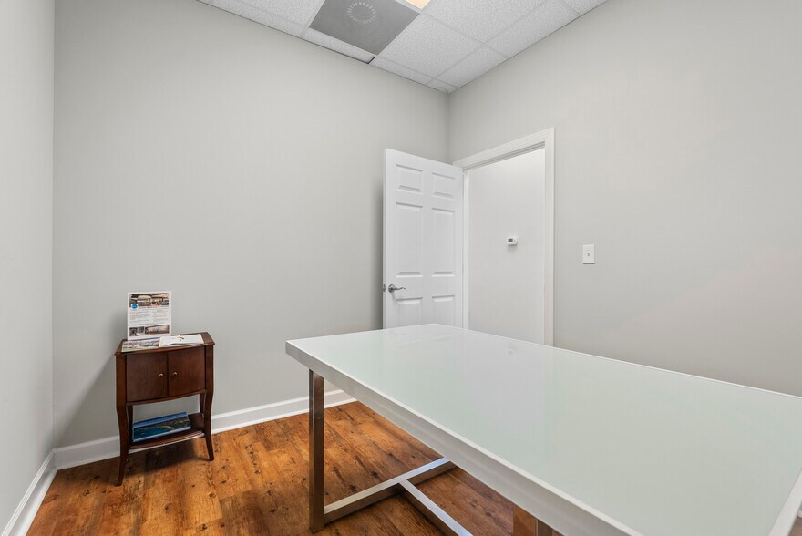 More Photos Of 103-105 Tradewynd Dr, Lynchburg Medical For Sale