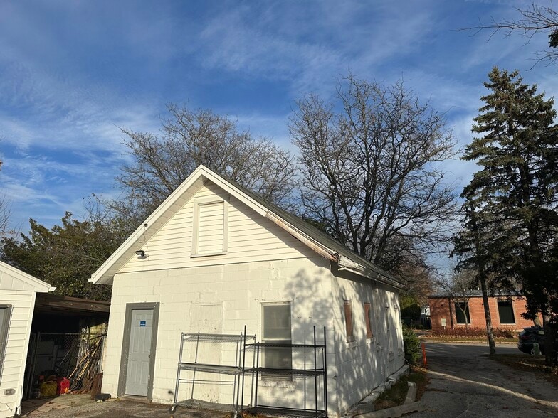 More Photos Of 613 N Grandview Blvd, Waukesha Restaurant For Sale