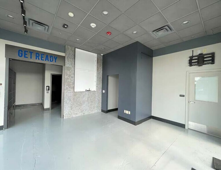 More Photos Of 5400 Pointe West Cir, Richmond Unknown For Lease