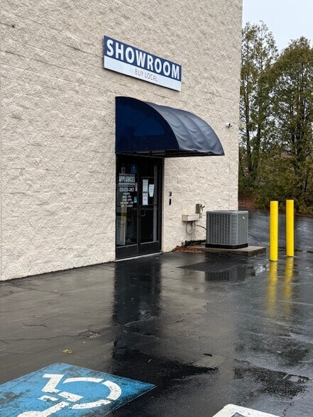 More Photos Of 2315 Catawba Valley Blvd SE, Hickory Unknown For Lease