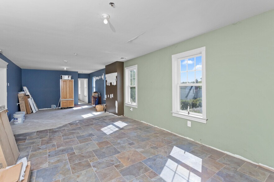 More Photos Of 466 Church St, Hamilton Office For Sale
