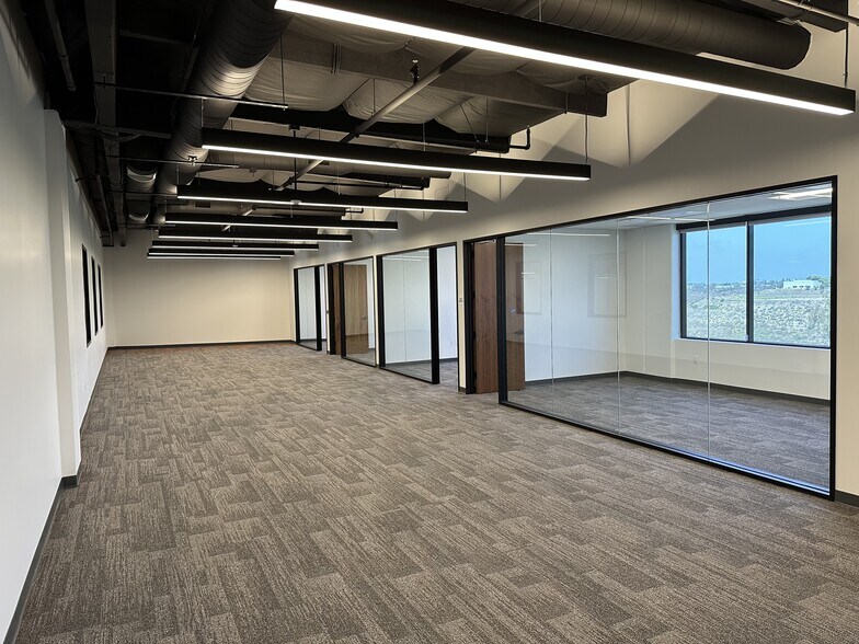 More Photos Of 8985 Crestmar Pt, San Diego Manufacturing For Lease