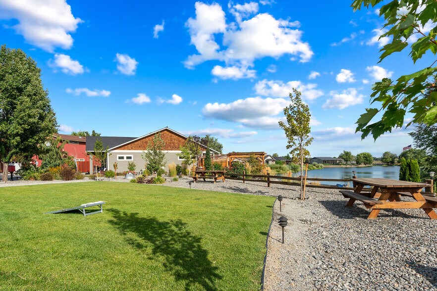 More Photos Of 701 Fountain Blvd, Zillah Hotel For Sale