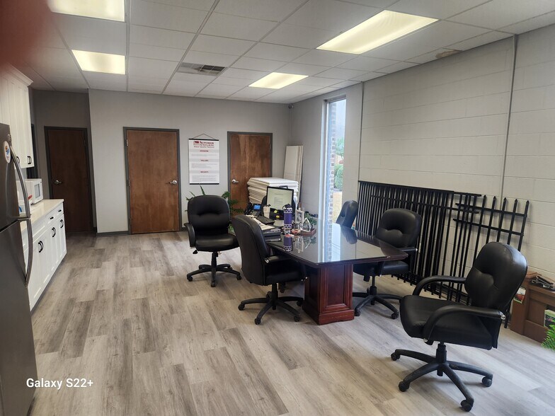 More Photos Of 900 Creekside Rd, Chattanooga Light Distribution For Sale