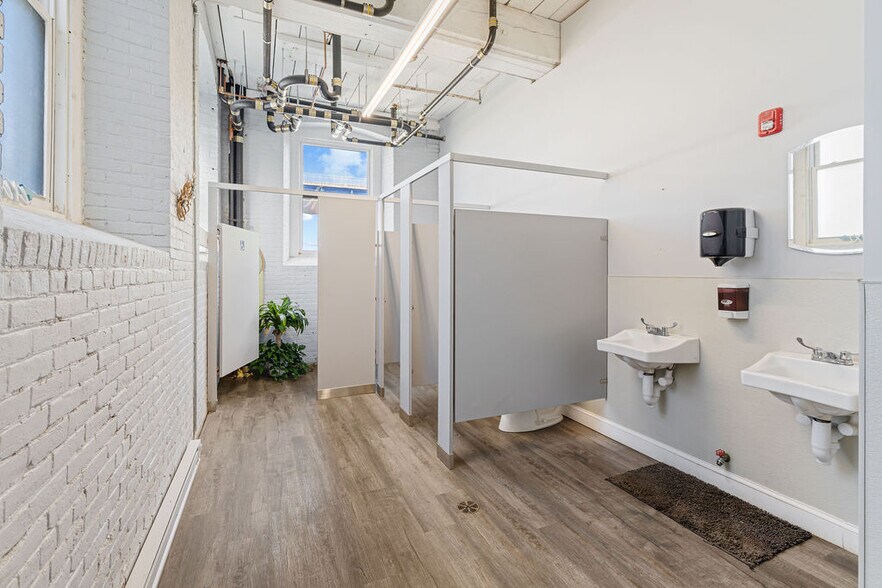 More Photos Of 28 Anawan St, Fall River Manufacturing For Sale