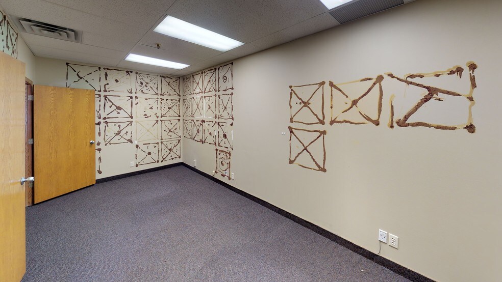 More Photos Of 110-114 S Rum River Dr, Princeton General Retail For Lease