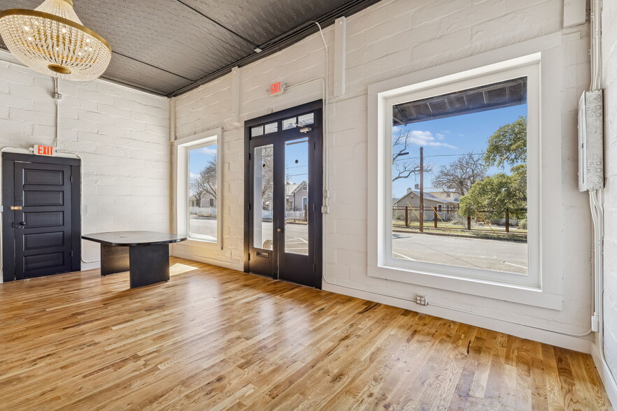 More Photos Of 606 High St, Comfort Storefront For Sale