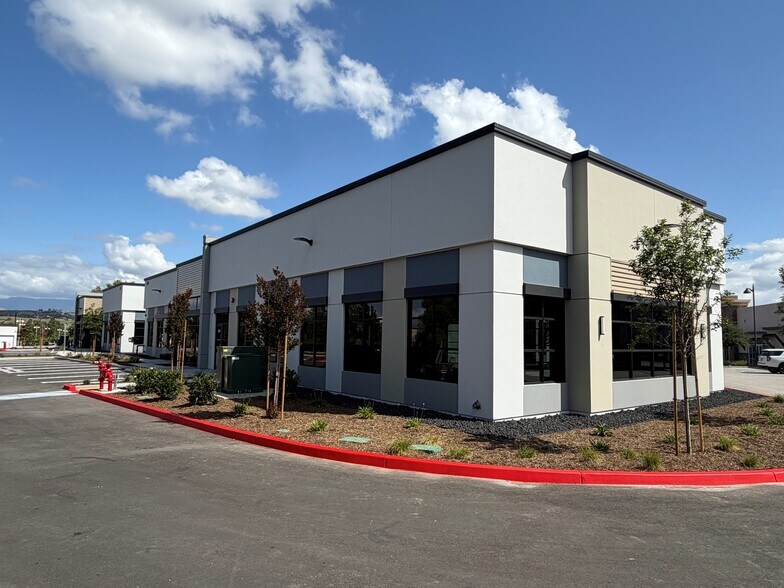 More Photos Of 840 Patriot Dr, Moorpark Medical For Sale