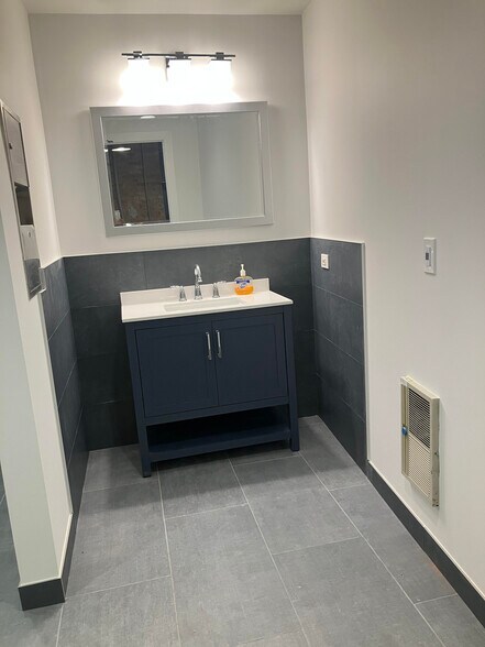 More Photos Of 566 W Adams St, Chicago Loft Creative Space For Lease