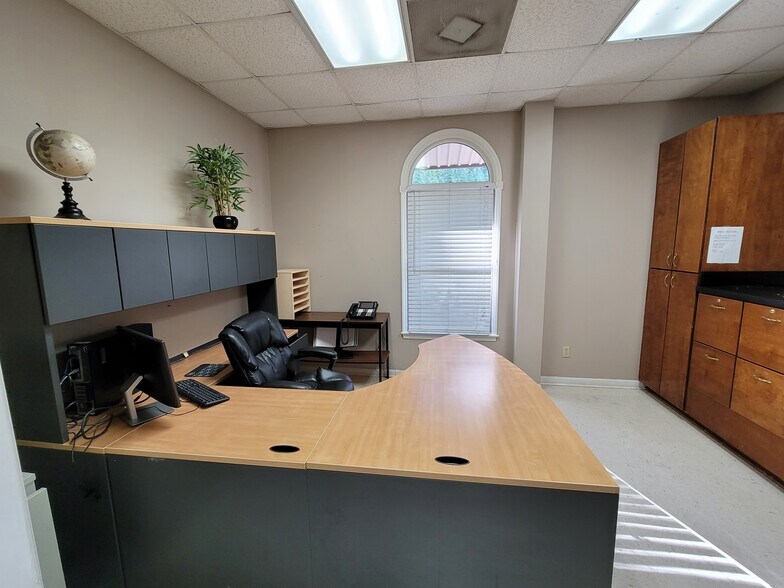 More Photos Of 148 Industrial Park Dr, Rockingham Warehouse For Sale