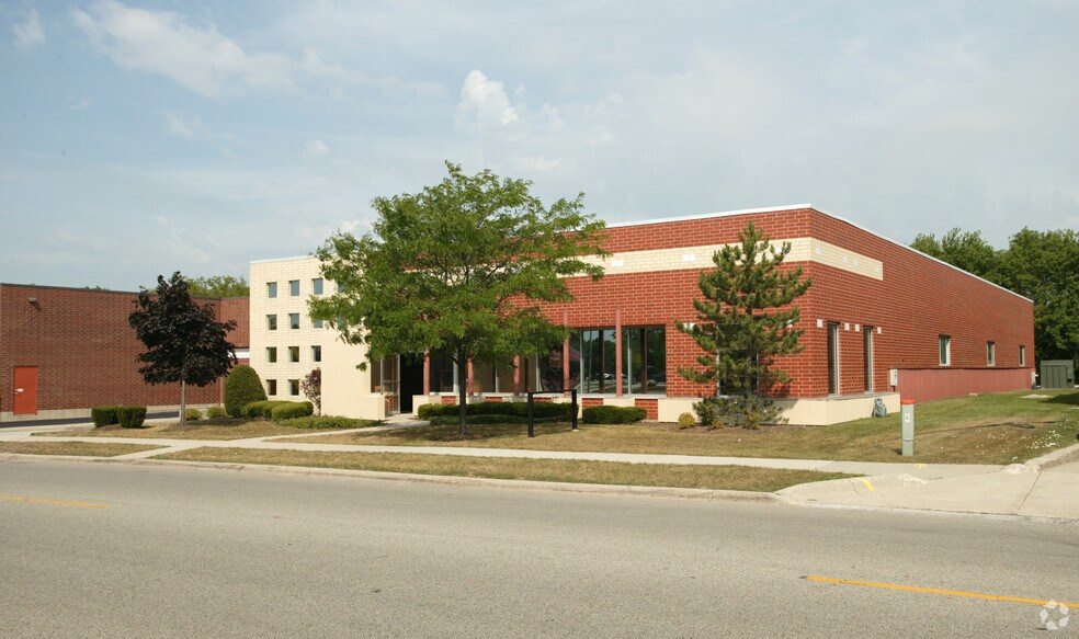 Primary Photo Of 1472 St Paul Ave, Gurnee Warehouse For Lease