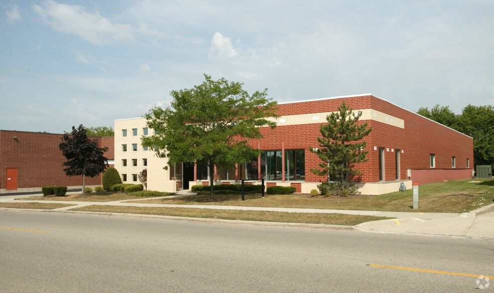 More Photos Of 1472 St Paul Ave, Gurnee Warehouse For Lease