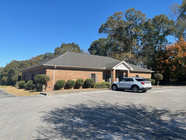Primary Photo Of 150 Health Center Dr, Clanton Medical For Sale