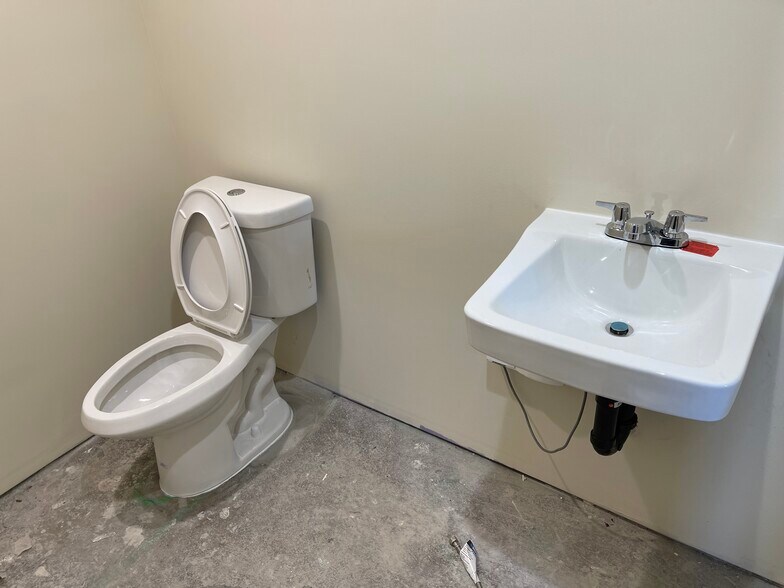 More Photos Of 7639 Foothill Blvd, Tujunga Storefront For Lease