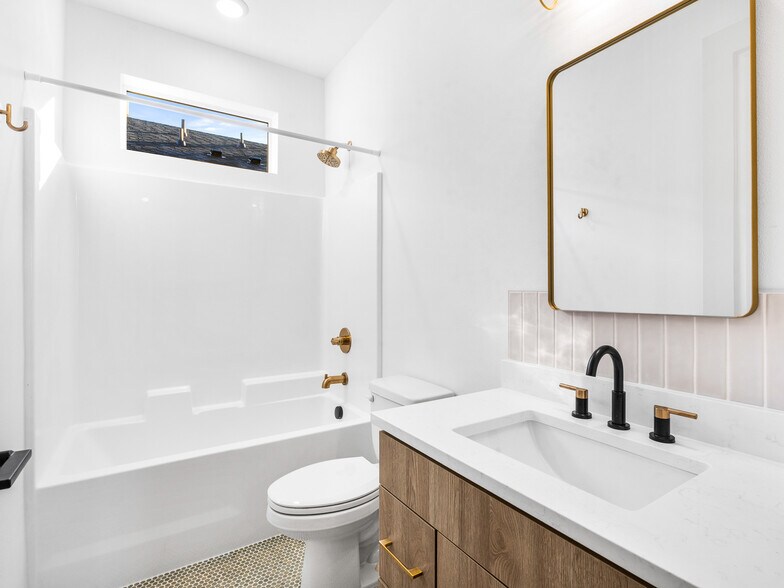 More Photos Of 7468 Tolman St, Portland Multifamily For Sale