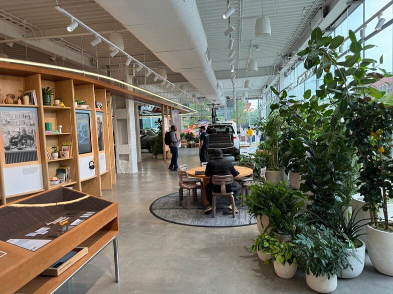 More Photos Of 60 Tenth Ave, New York Storefront For Sale