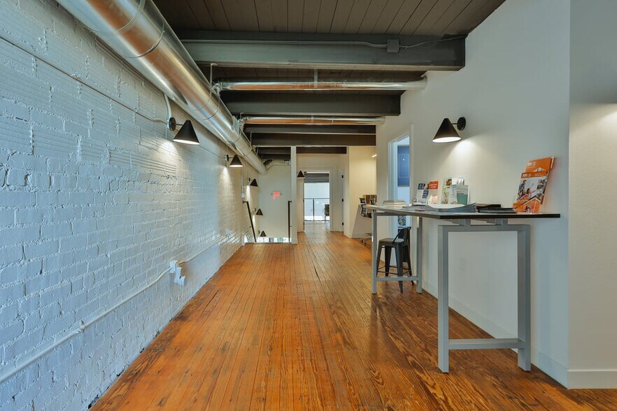 More Photos Of 611 Broadway, Lubbock Storefront For Sale