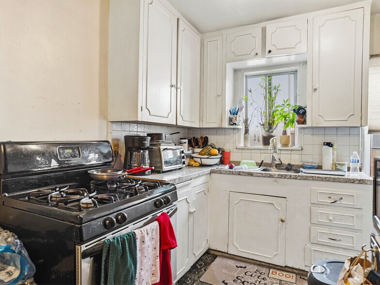 More Photos Of 1218 N Hollywood Way, Burbank Multifamily For Sale