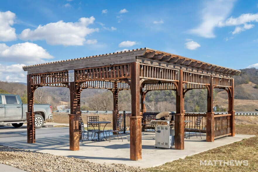 More Photos Of 13320 Ali Ghan Rd NE, Cumberland Hotel For Sale