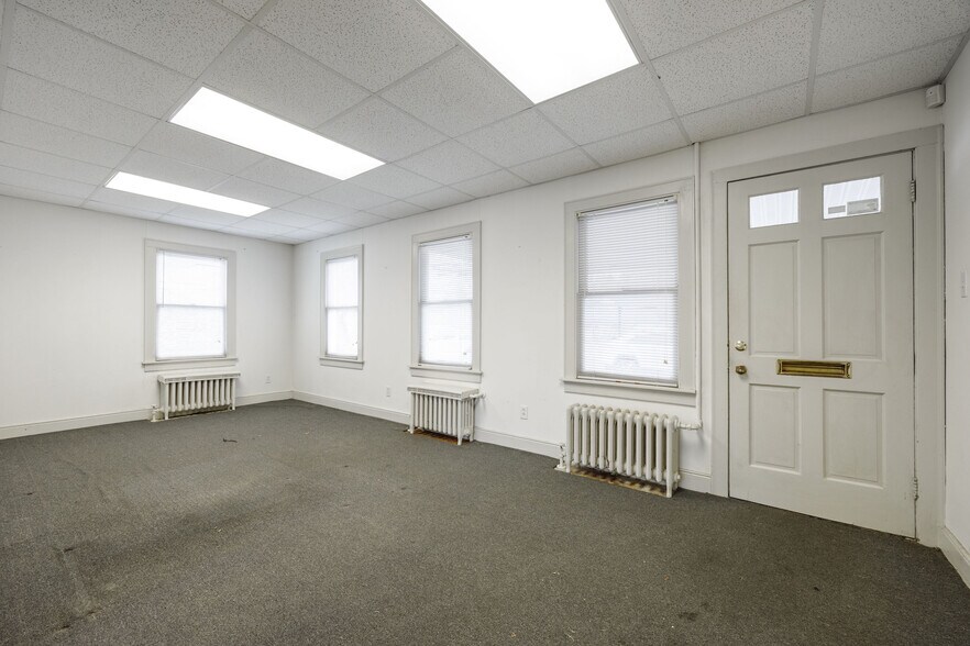 More Photos Of 217 E Williamsburg Rd, Sandston Office For Sale
