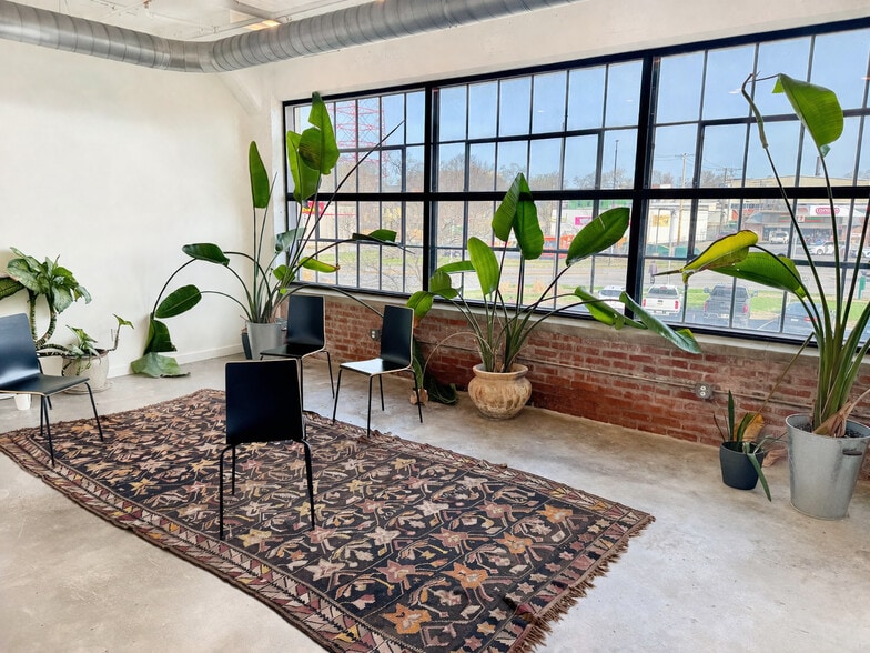 More Photos Of 3216 Gillham Plz, Kansas City Loft Creative Space For Lease