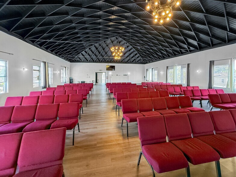 More Photos Of 7101 Menlo Ave, Los Angeles Specialty For Sale