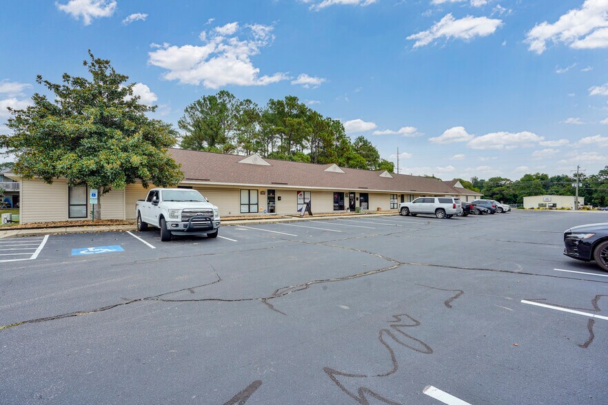 More Photos Of 5841-5851 Ramsey St, Fayetteville Office Residential For Lease