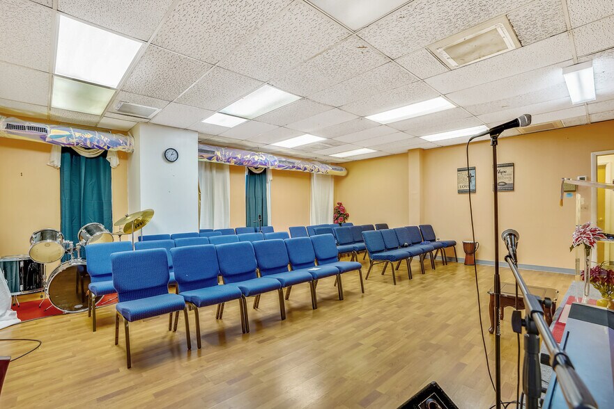 More Photos Of 6314 Windsor Mill Rd, Woodlawn Office For Sale
