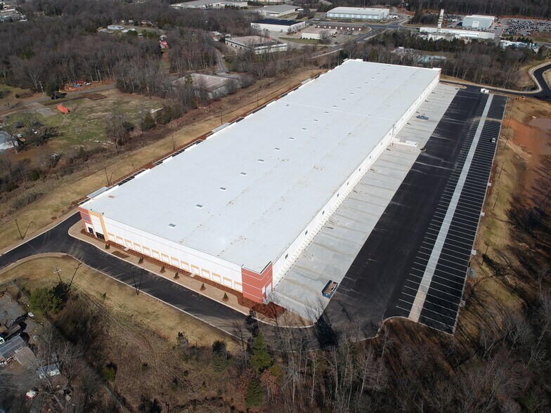 More Photos Of 577 Cel-River Rd, Rock Hill Warehouse For Lease