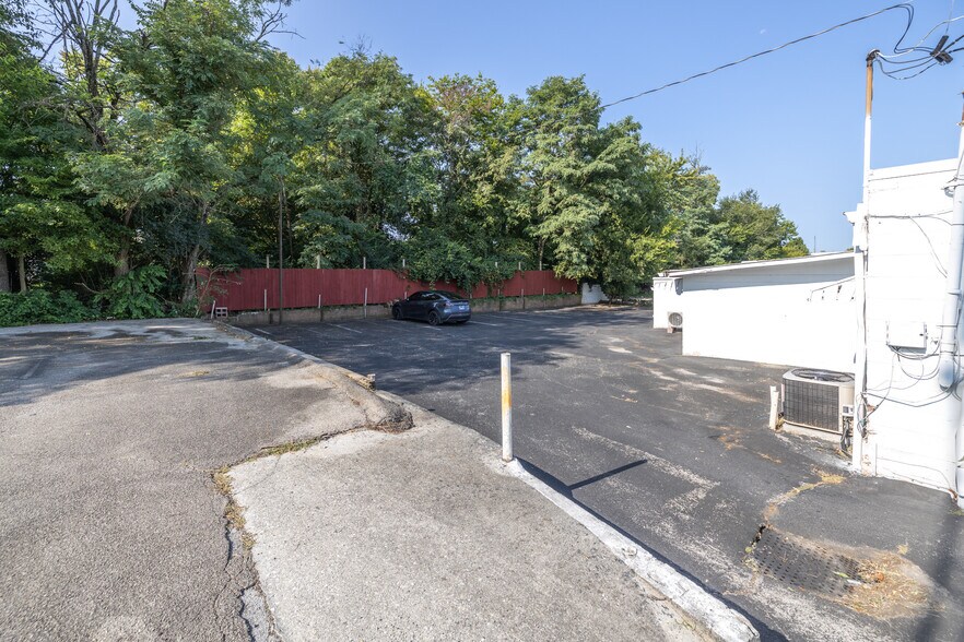 More Photos Of 5103 Clinton Hwy, Knoxville Freestanding For Sale