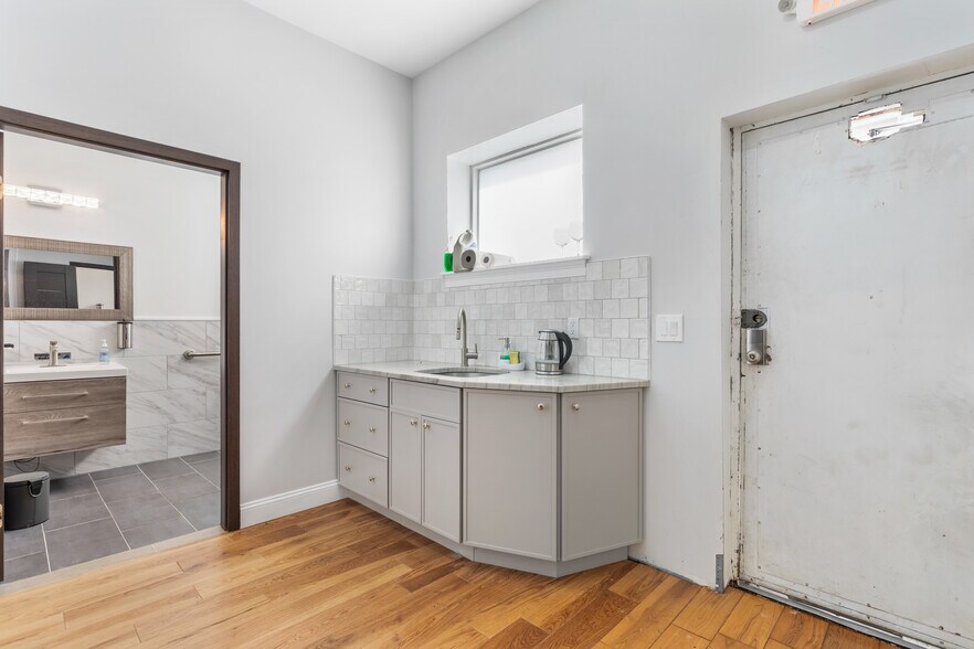 More Photos Of 390 Ramapo Valley Rd, Oakland Freestanding For Lease