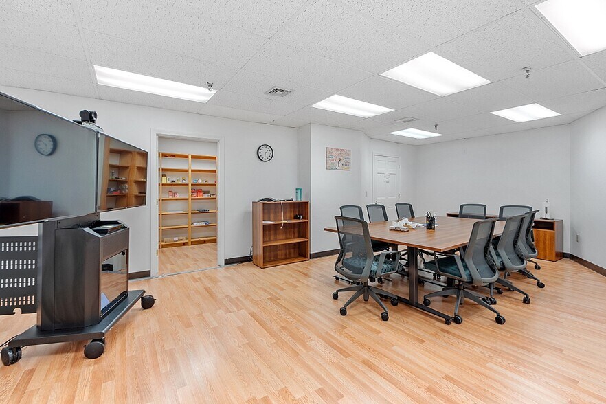 More Photos Of 515 Main St, Fitchburg Office For Lease