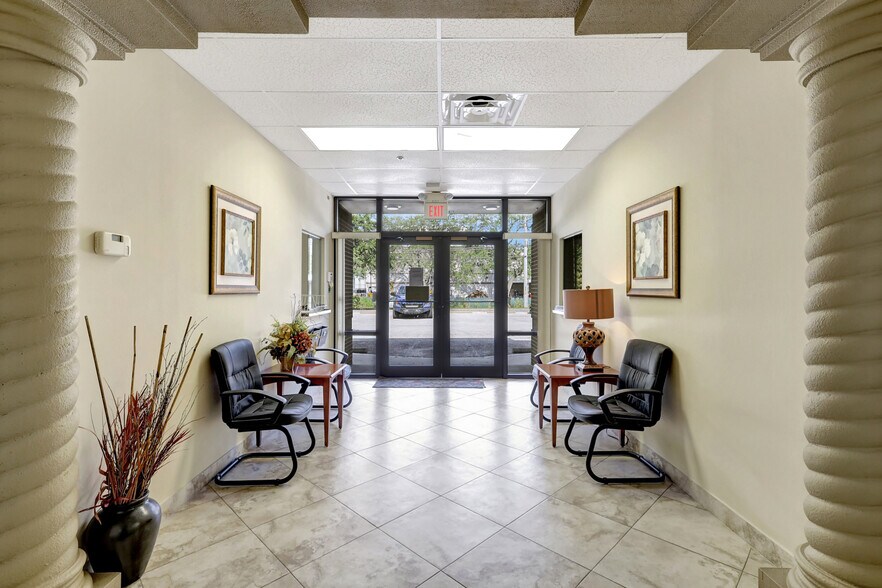More Photos Of 5620 W Sligh Ave, Tampa Loft Creative Space For Lease