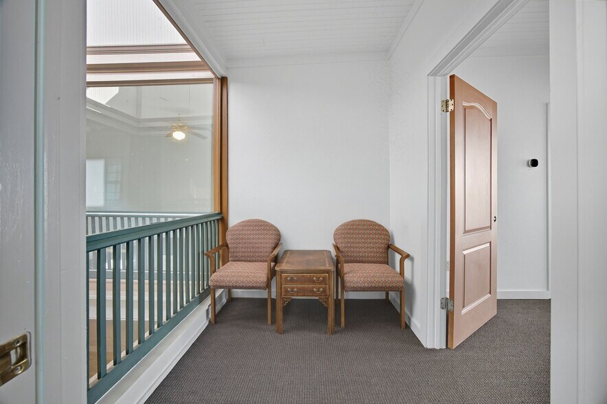 More Photos Of 101 East St, Hutto Storefront Retail Office For Lease