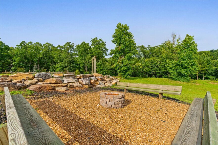 More Photos Of 2948 Holly Creek Cool Sprgs Rd, Chatsworth Specialty For Sale