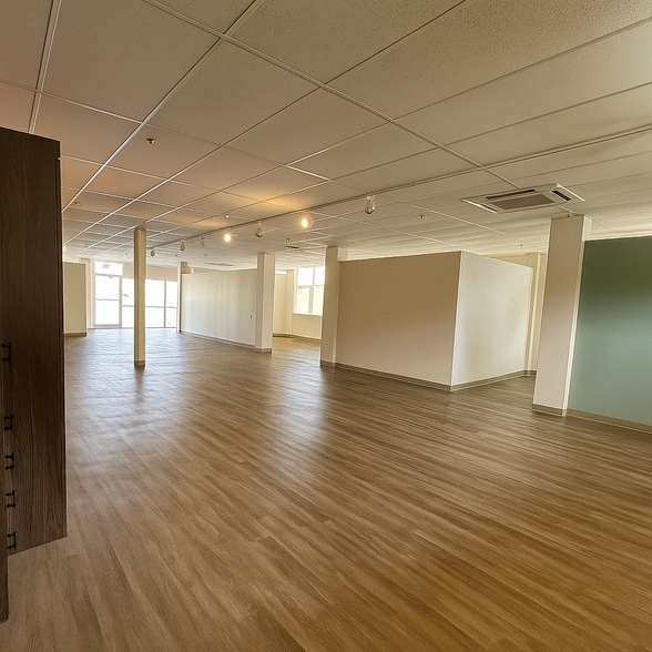 More Photos Of 530 N Bumby Ave, Orlando General Retail For Lease