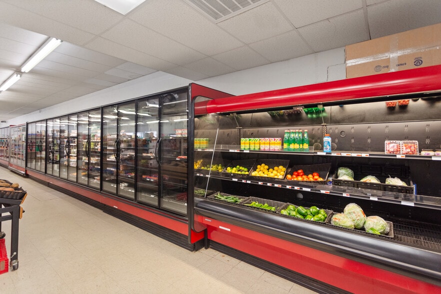 More Photos Of 101 E Commercial St, Miami General Retail For Sale