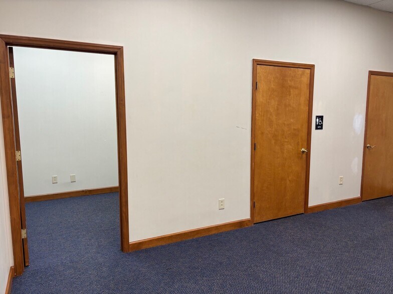 More Photos Of 806-810 E Franklin Blvd, Gastonia Storefront Retail Office For Lease