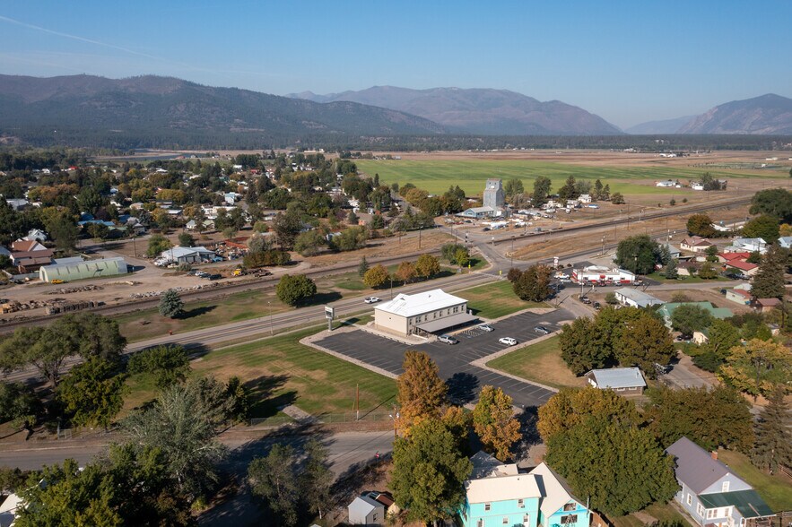 More Photos Of 200 W Railroad Ave, Plains Medical For Sale