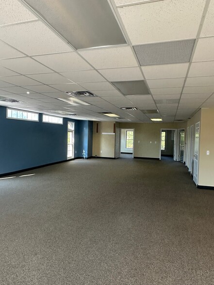 More Photos Of 46401 Romeo Plank Rd, Macomb Township Medical For Lease