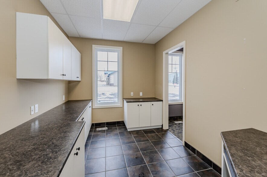 More Photos Of 90 Earl Martin Dr, Woolwich Medical For Lease