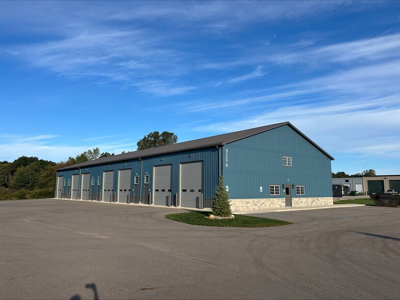 Primary Photo Of 925 O E Bieri Ind Dr, Lowell Industrial For Lease