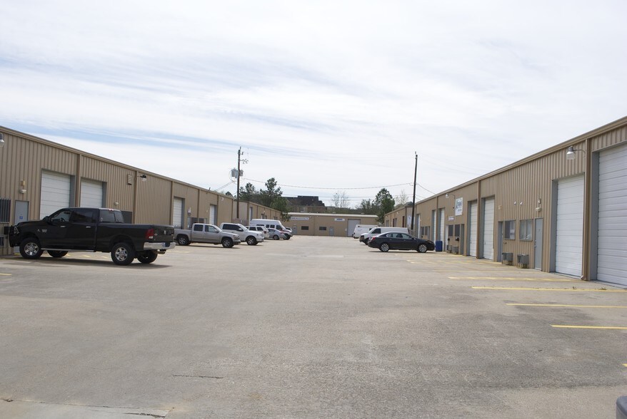 More Photos Of 9700 Almeda Genoa Rd, Houston Flex For Lease