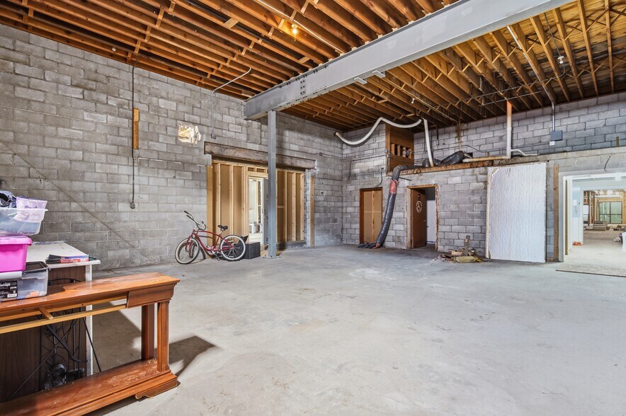 More Photos Of 122 S Madison St, Port Clinton Storefront For Sale
