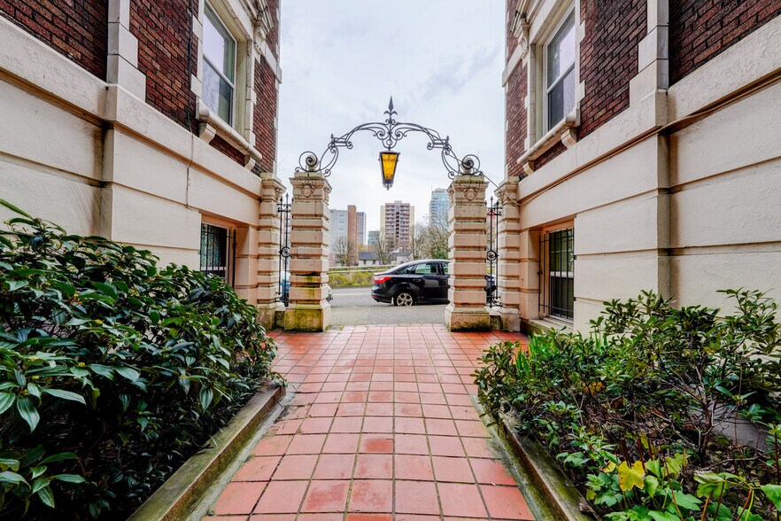 More Photos Of 1429 SW 14th Ave, Portland Apartments For Sale